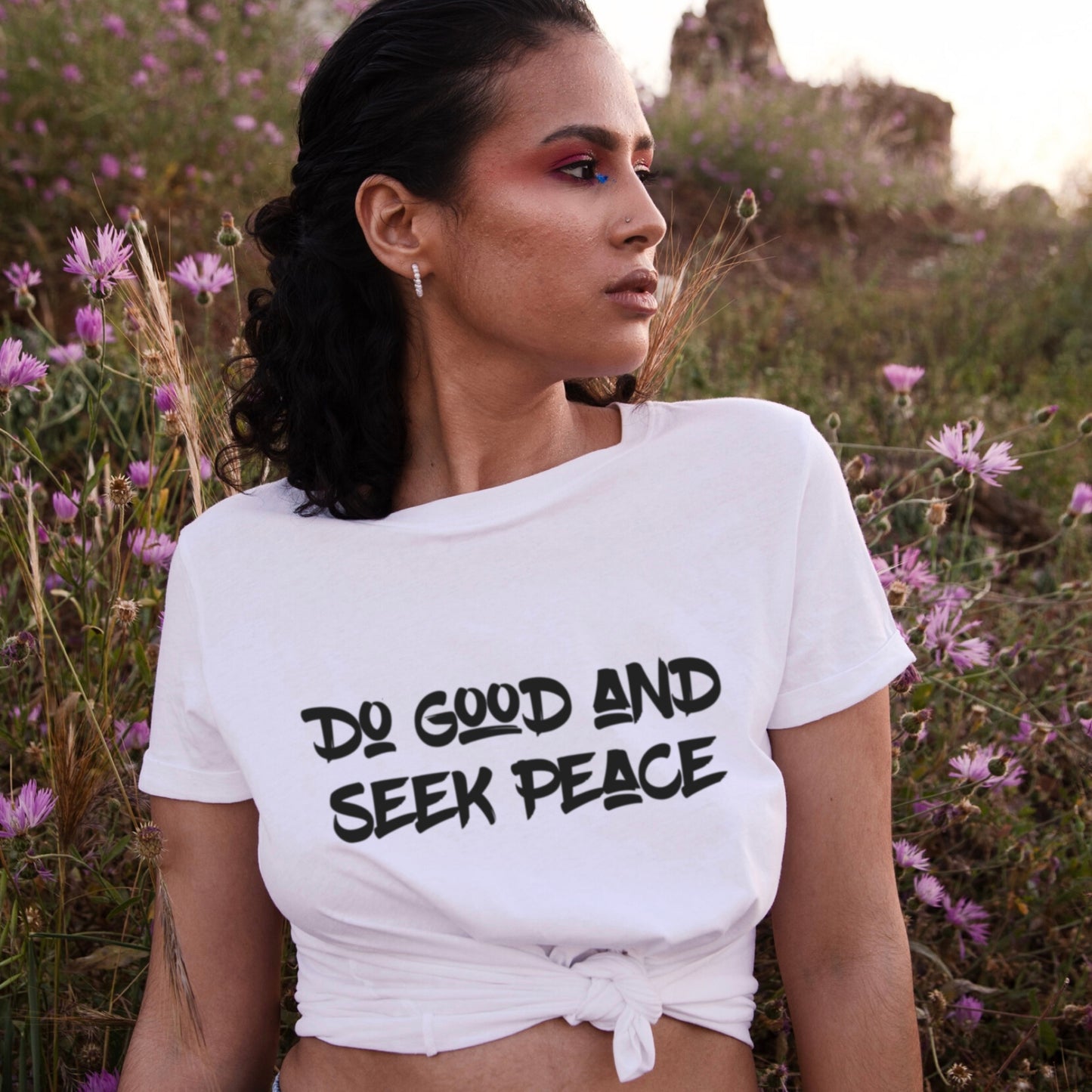 SEEK PEACE Premium T-Shirt